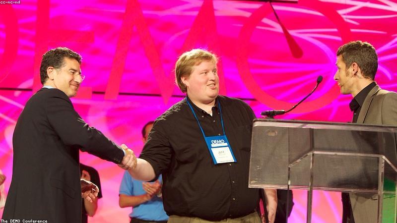 红果tv电视版apk大屏播放界面，展示遥控器操作与自动连播功能